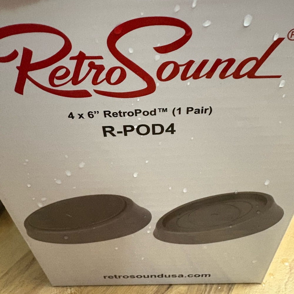 NIB RetroSound R-POD4 Speaker Pods